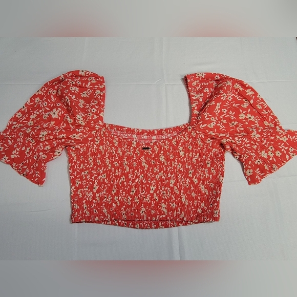 O'Neill Lorna Short Sleeve Floral Smocked Crop Top Size Medium - Picture 4 of 12